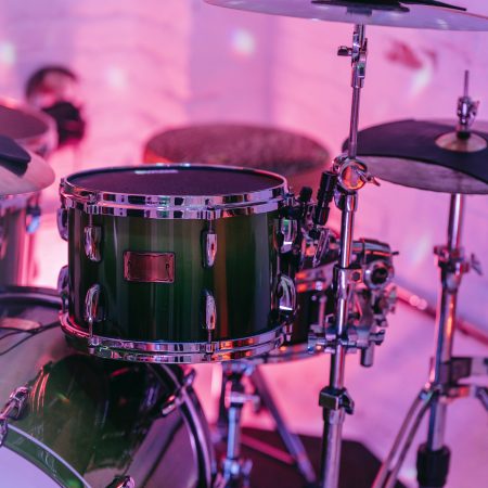 Electric Drum Set with Quiet Mesh Pads, 10" Dual Zone Snare, Bluetooth, 440+ Authentic Sounds, Drum