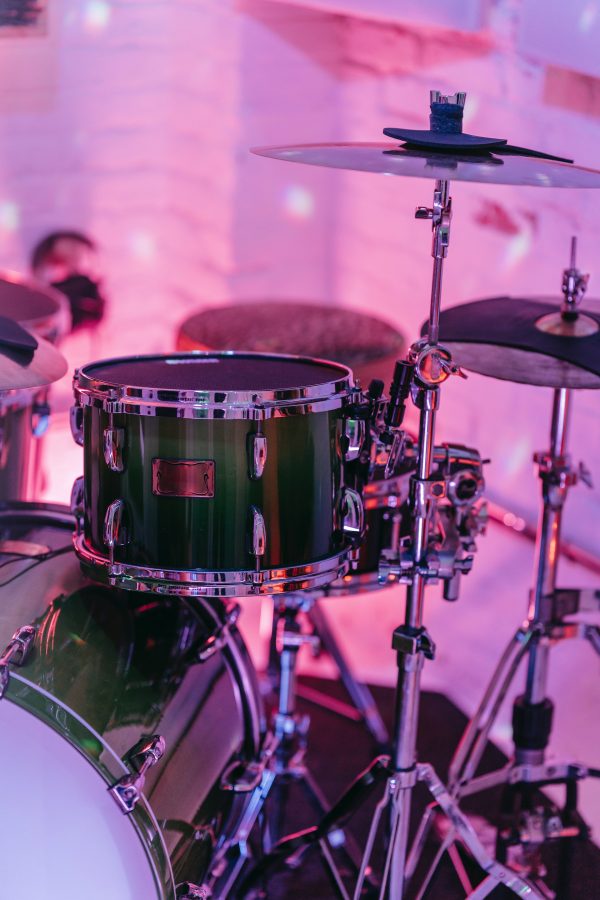 Electric Drum Set with Quiet Mesh Pads, 10" Dual Zone Snare, Bluetooth, 440+ Authentic Sounds, Drum